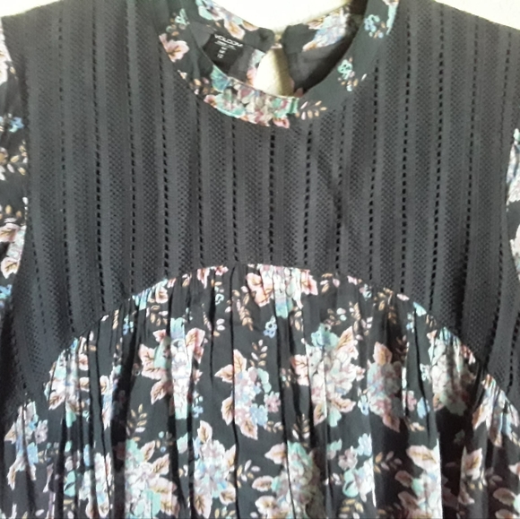 Adorable Long Sleeve Mini Floral Volcom Dress Size Medium - Picture 2 of 10